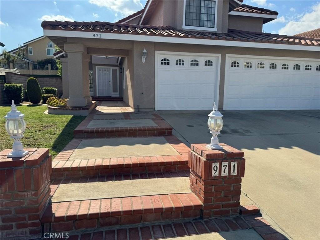 971 Longview Dr - Photo 3 of 34