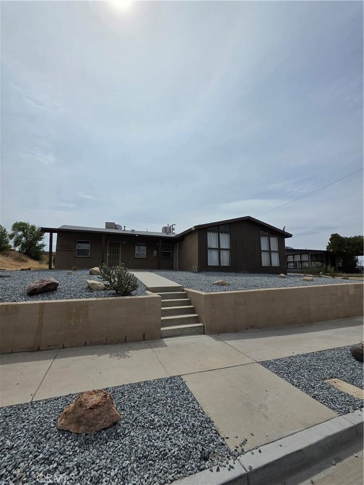 600 W Buena Vista St - Photo 3 of 6