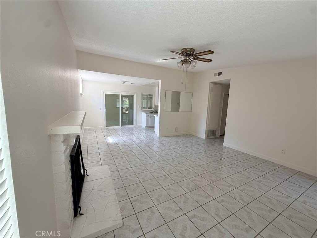 1309 Hunter Dr - Photo 3 of 23