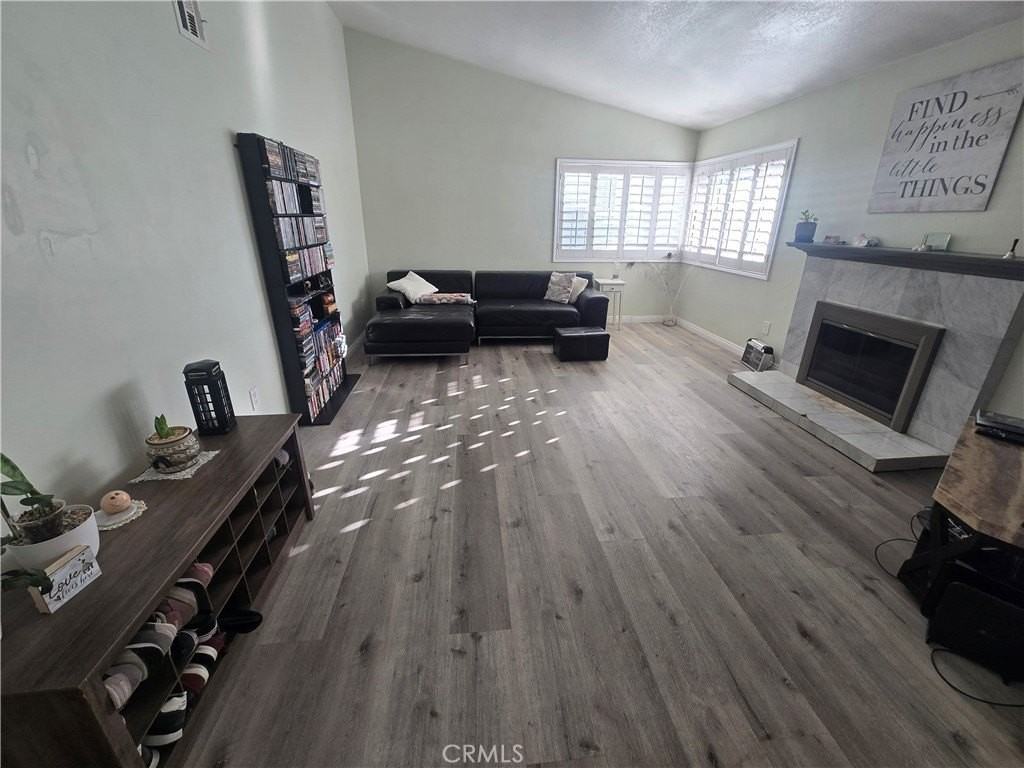 2513 S Prairie Dunes Pl - Photo 2 of 19