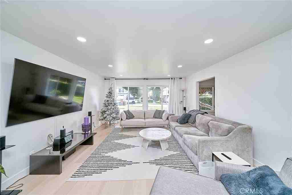 6231 Lochvale Dr - Photo 4 of 19