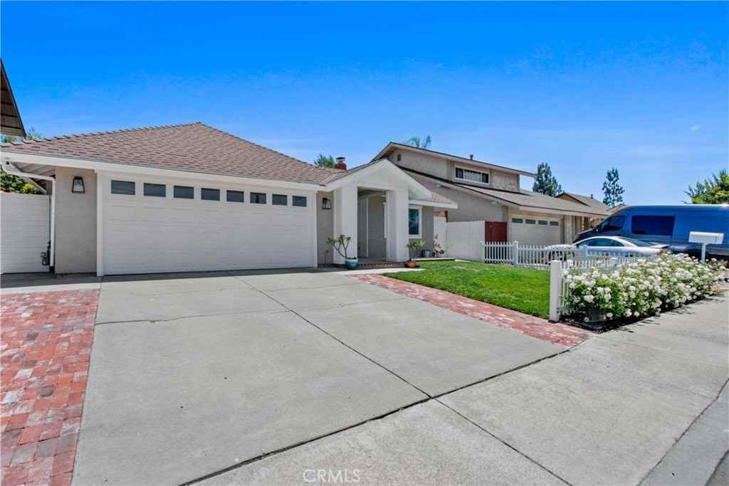 25532 Oak Leaf Rd - Photo 2 of 24