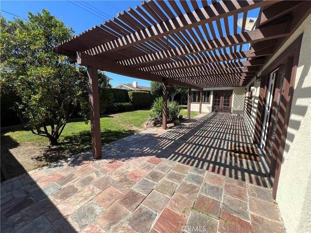 328 S Wheeler Pl - Photo 3 of 23