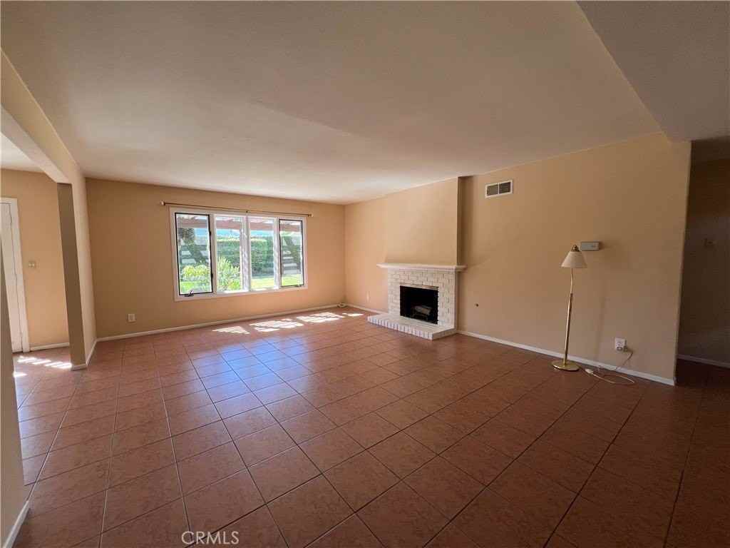 328 S Wheeler Pl - Photo 5 of 23