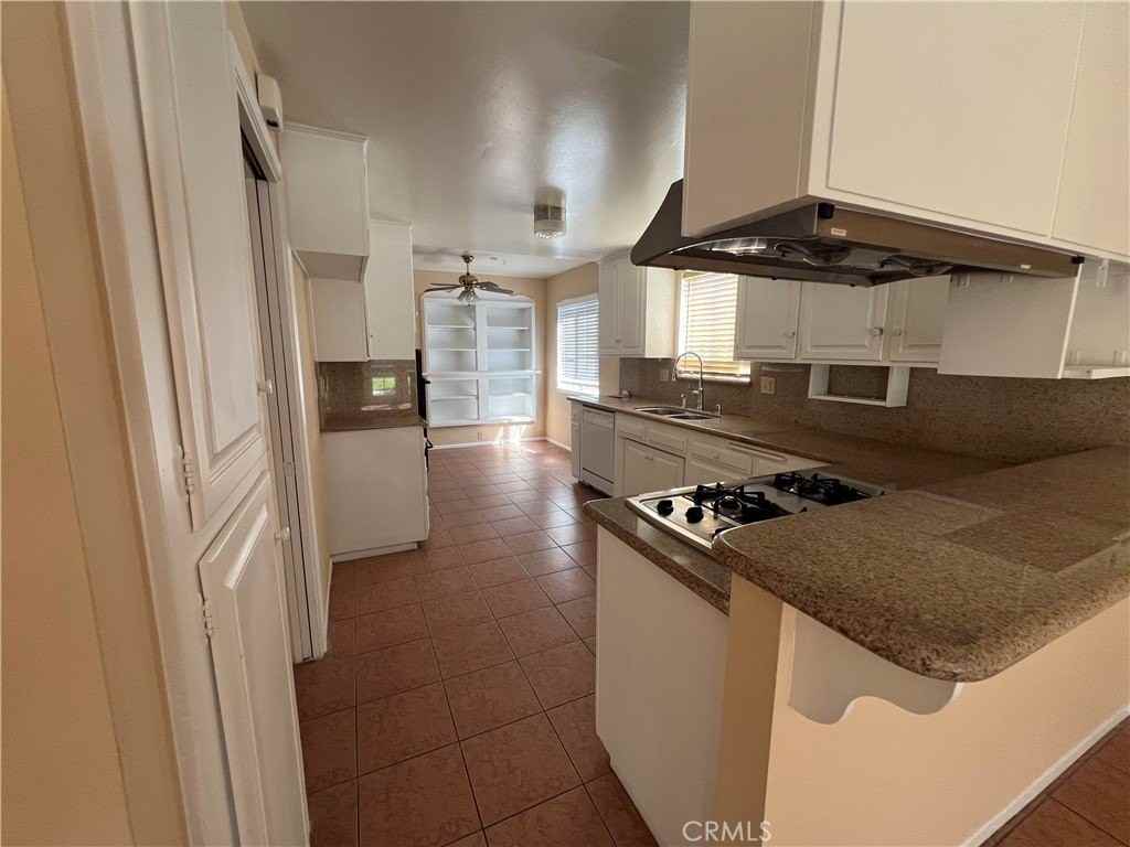 328 S Wheeler Pl - Photo 7 of 23