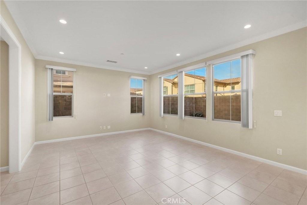 56 Decker - Photo 4 of 20