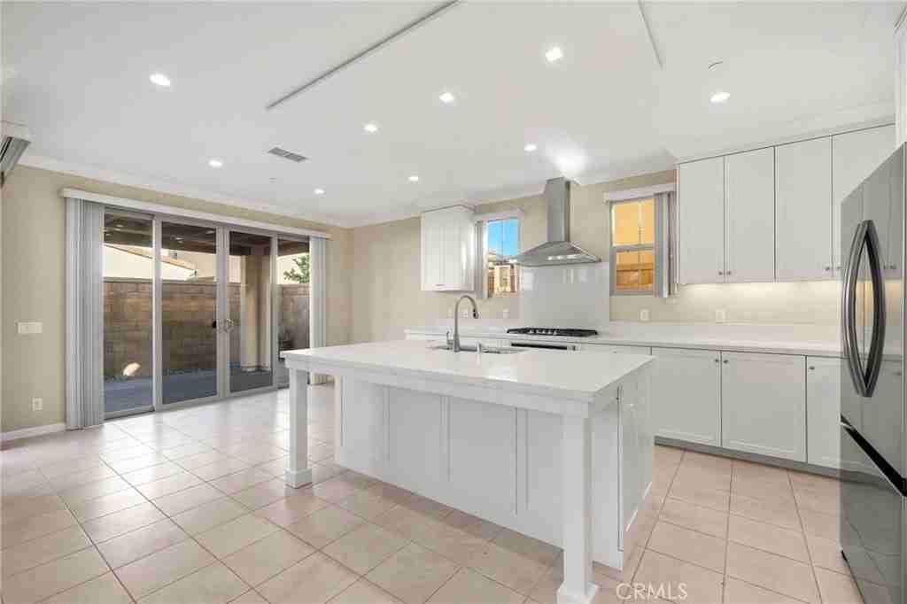 56 Decker - Photo 5 of 20