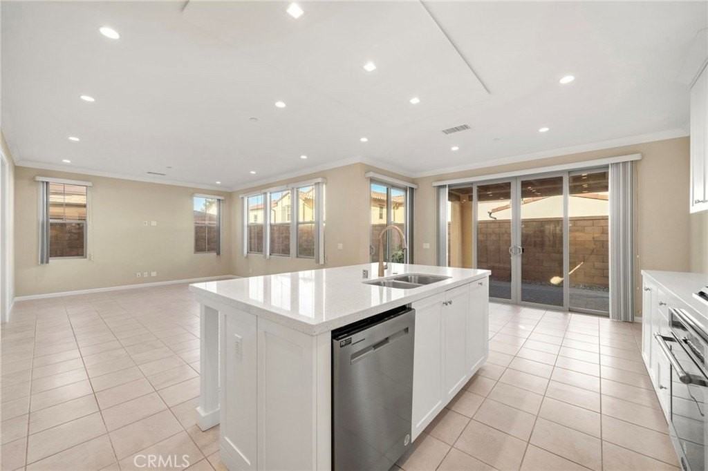 56 Decker - Photo 6 of 20