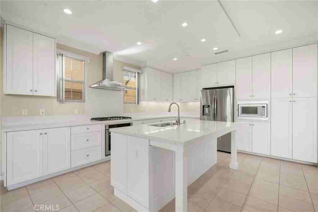 56 Decker - Photo 7 of 20