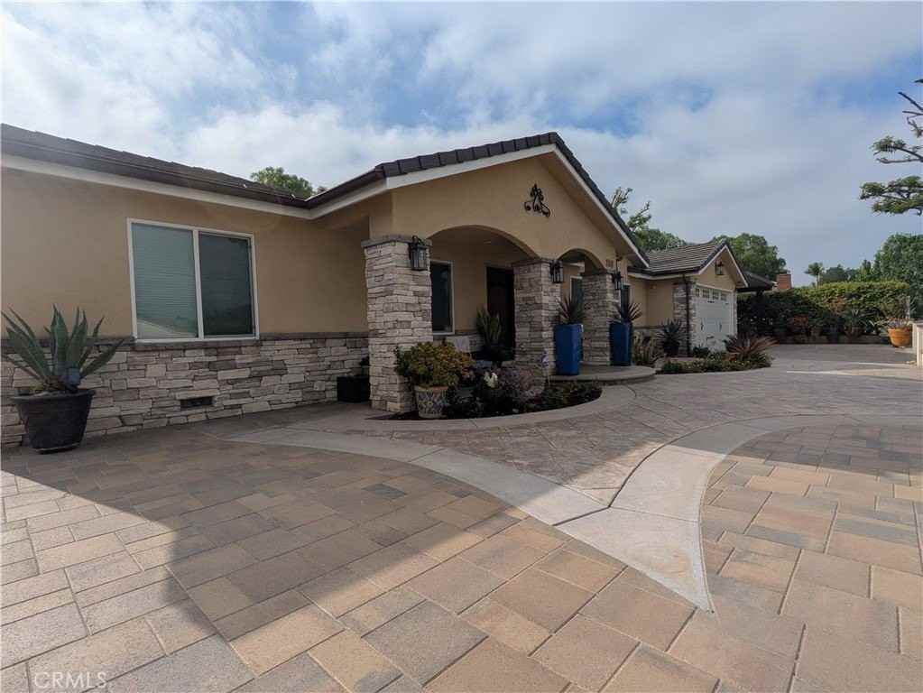 310 Marion Blvd - Photo 3 of 22