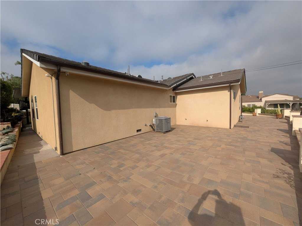 310 Marion Blvd - Photo 4 of 22