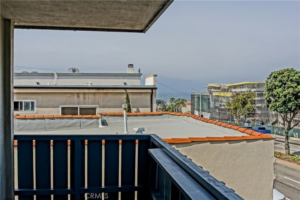 440 Rosecrans Ave #B - Photo 5 of 19