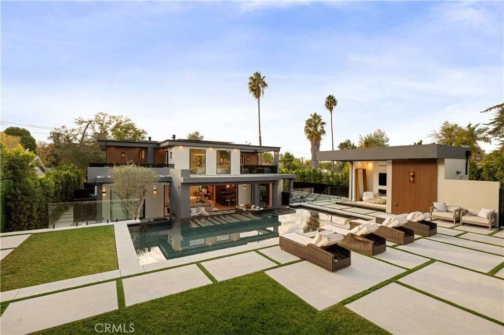 5244 Tampa Ave - Photo 6 of 50