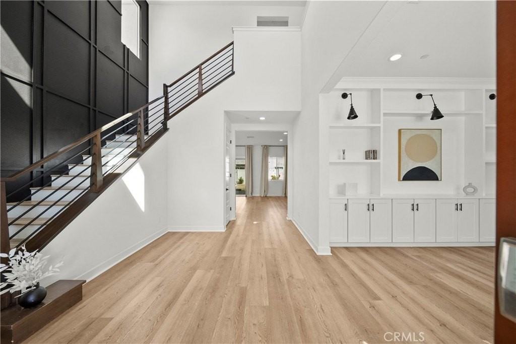 17715 Hillside Way - Photo 2 of 15