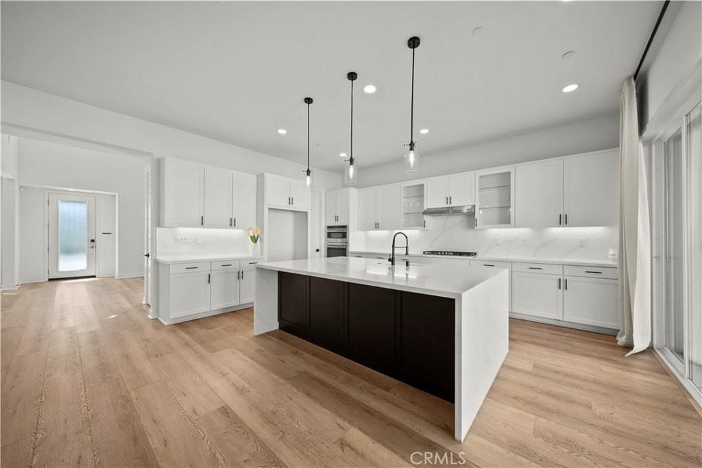 17715 Hillside Way - Photo 3 of 15