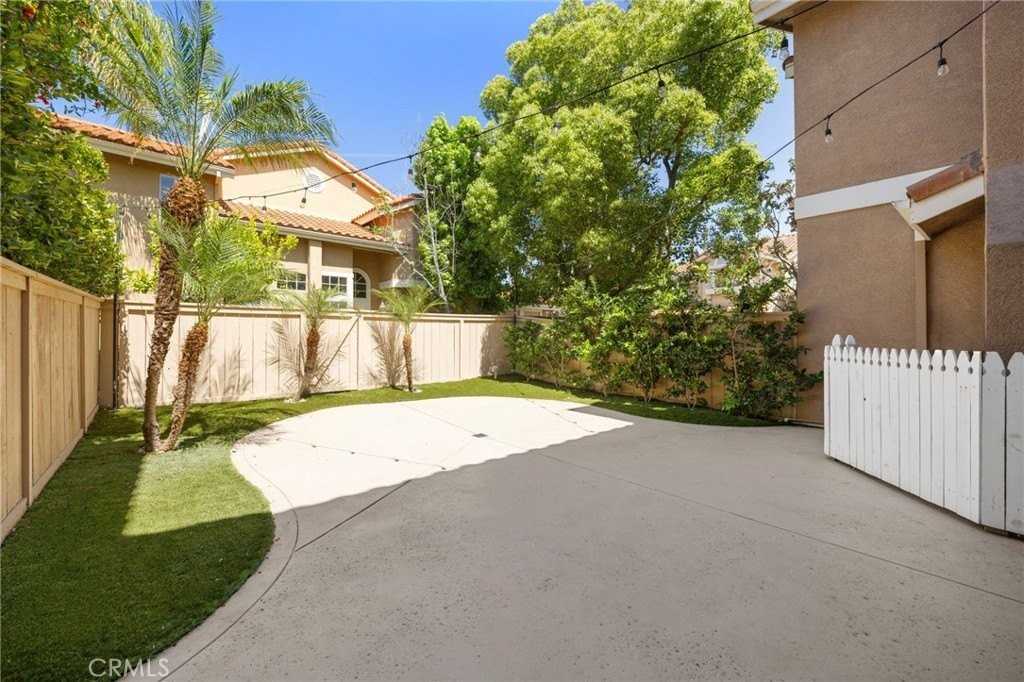 4831 Parma Dr - Photo 4 of 41