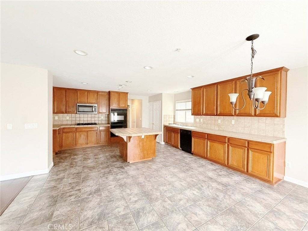 16865 Cascades Pl - Photo 2 of 20