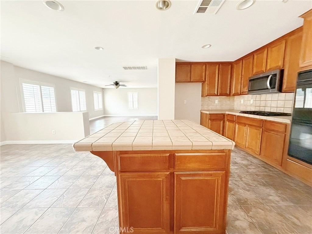 16865 Cascades Pl - Photo 4 of 20