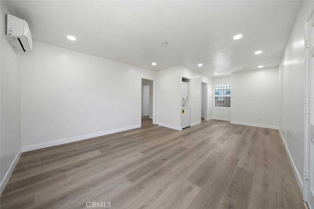 3003 Obama Blvd - Photo 4 of 20