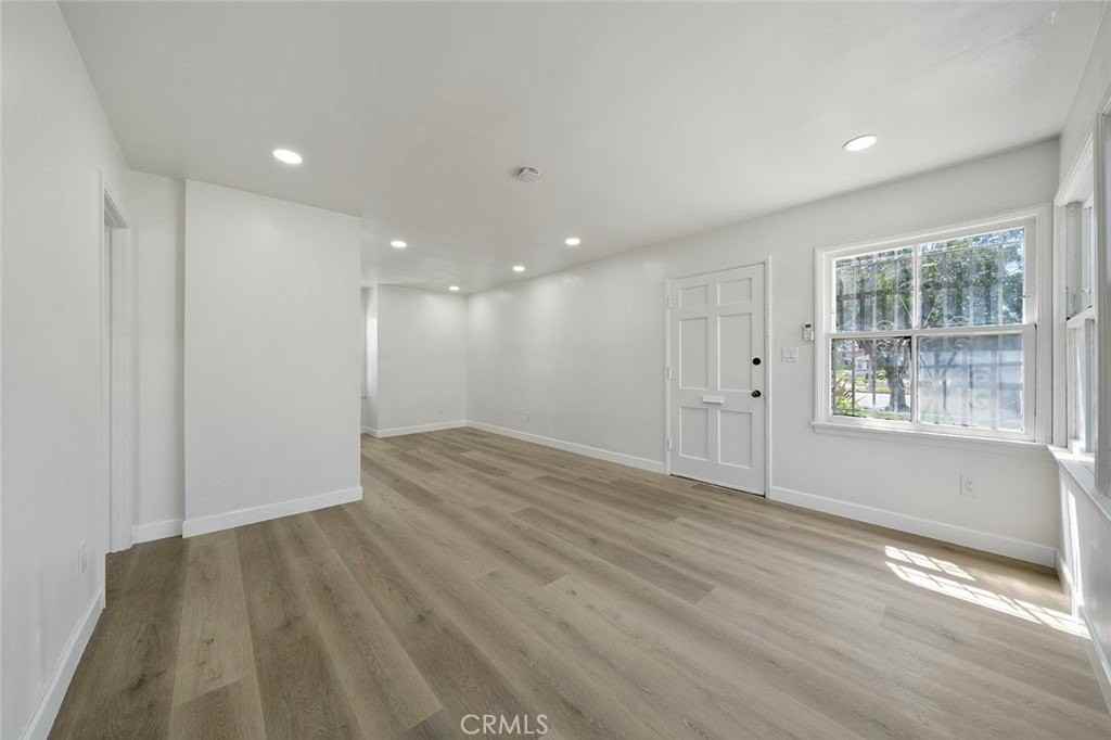 3003 Obama Blvd - Photo 5 of 20