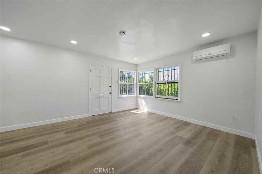 3003 Obama Blvd - Photo 6 of 20