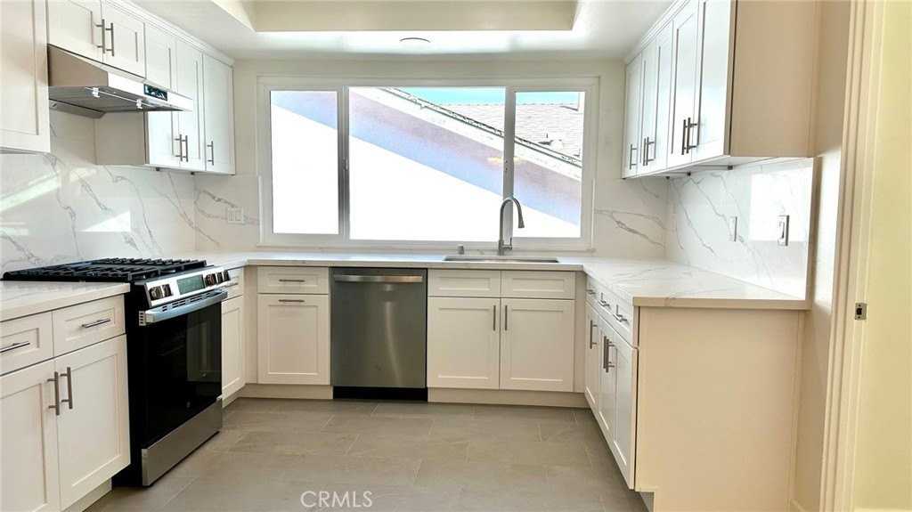 820 Browning Pl - Photo 4 of 22