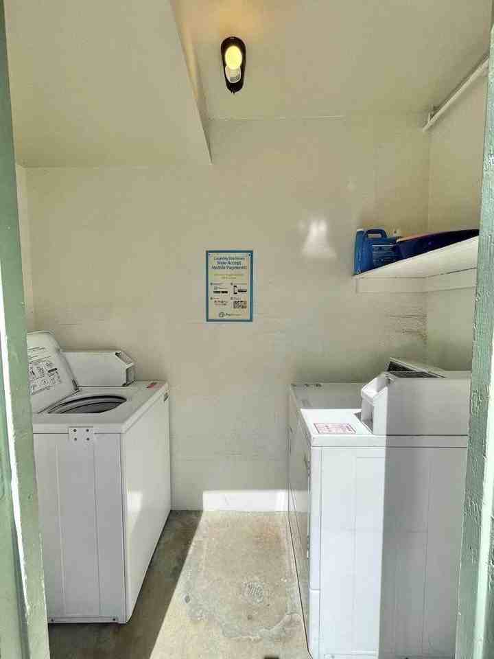 15644 Leadwell St - Photo 2 of 10