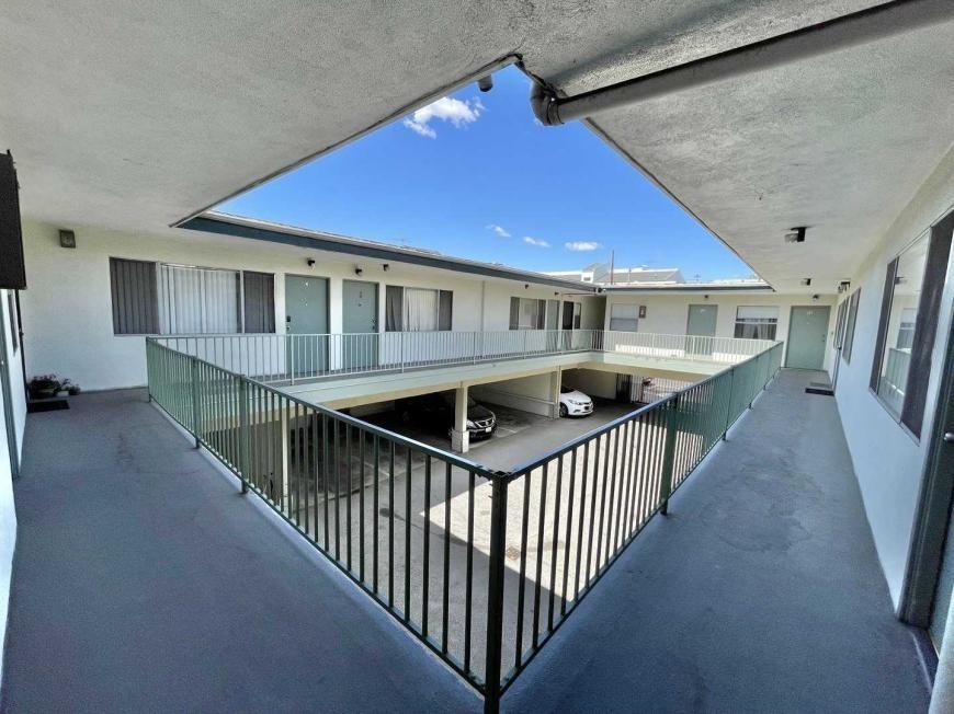 15644 Leadwell St - Photo 4 of 10