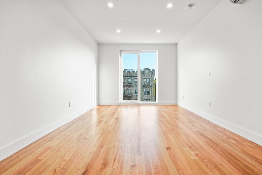 271 E 28th St - Photo 3 of 10