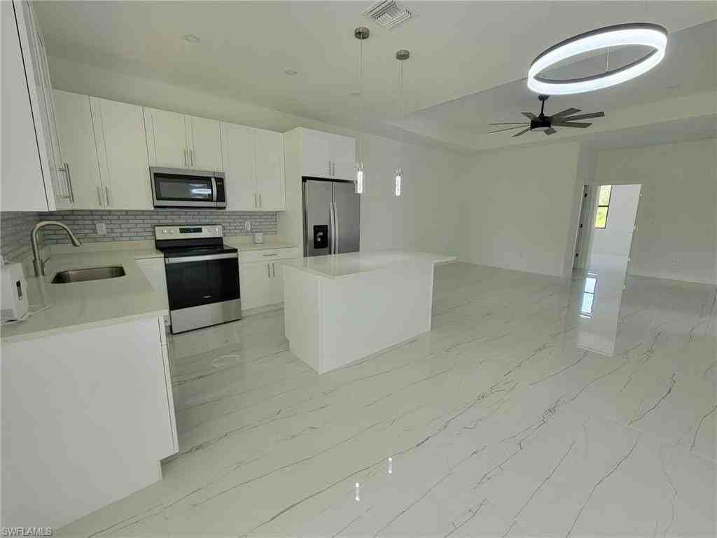 886 Milwaukee Blvd - Photo 3 of 20