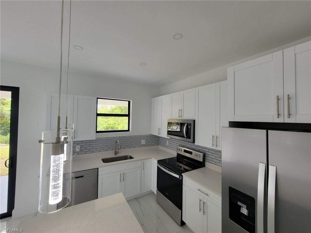 886 Milwaukee Blvd - Photo 4 of 20