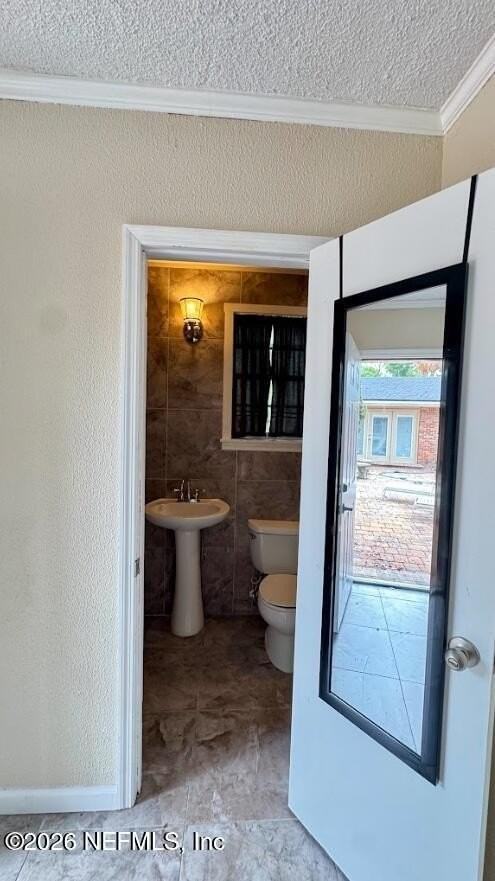 5557 Floral Ave - Photo 3 of 25