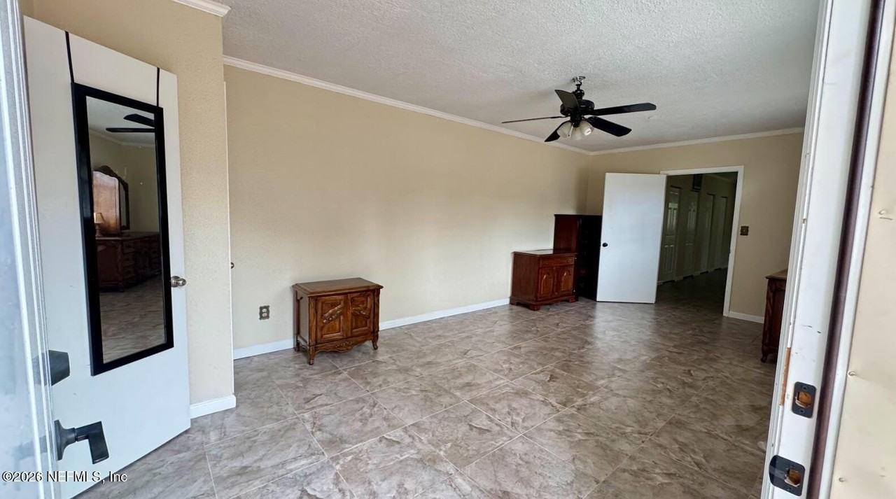 5557 Floral Ave - Photo 7 of 25