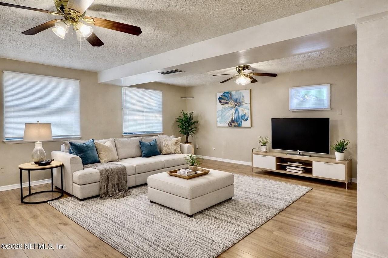 2057 Glen Gardner Dr - Photo 5 of 17