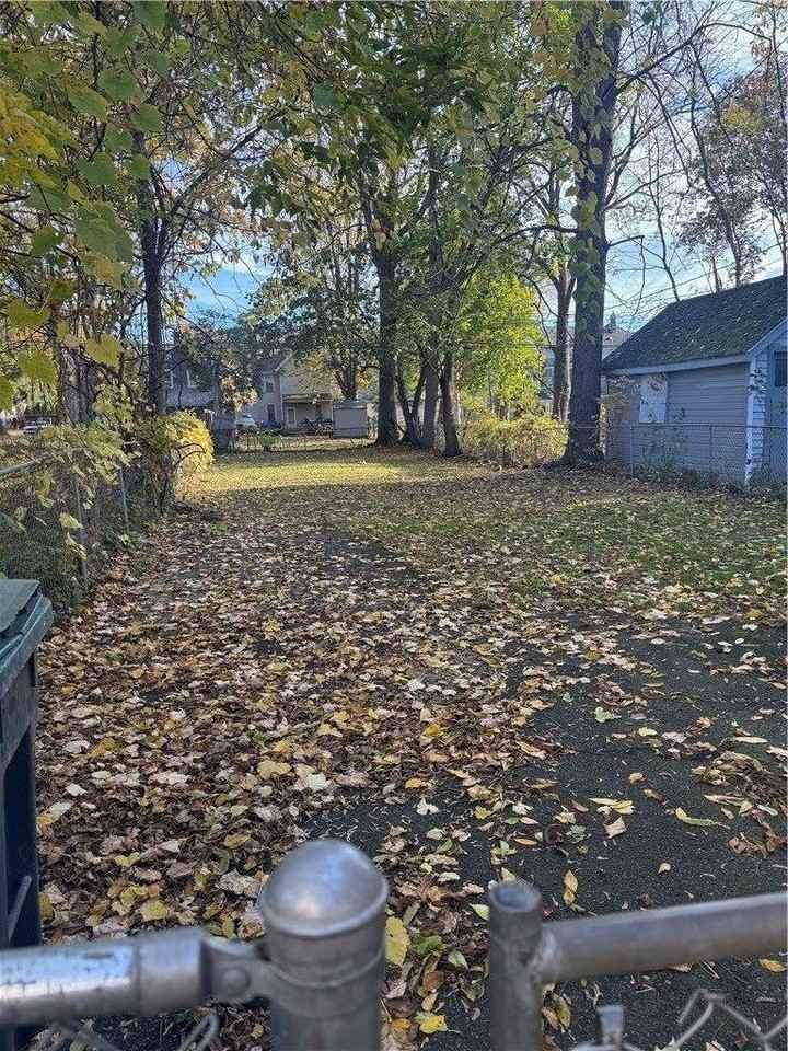 686 Seward St - Photo 4 of 25