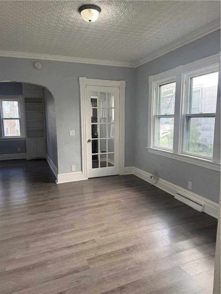 686 Seward St - Photo 7 of 25