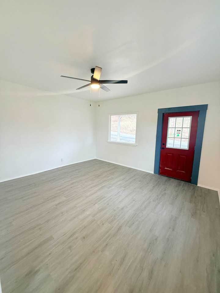 503 Galbreath St - Photo 5 of 32