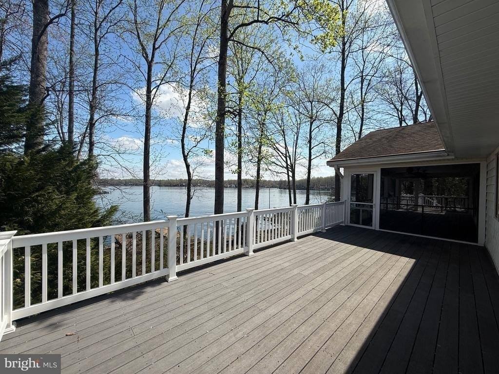 115 Woodlawn Trl - Photo 3 of 23