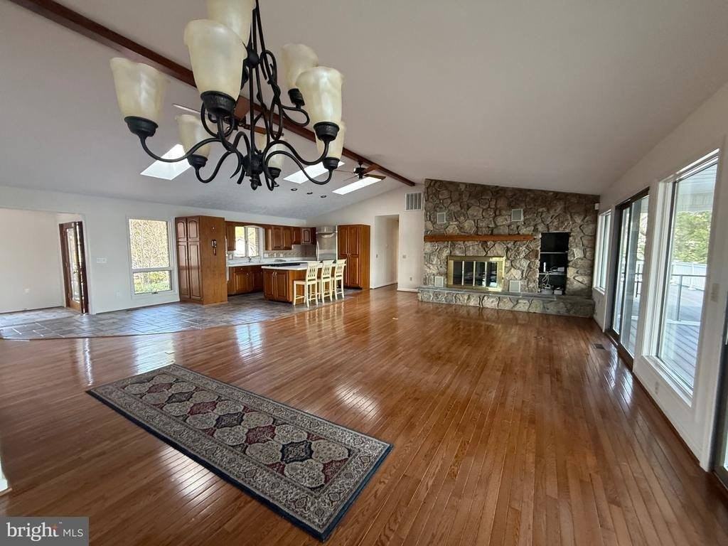 115 Woodlawn Trl - Photo 4 of 23