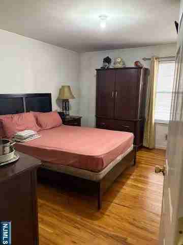 847 Bond St - Photo 3 of 10