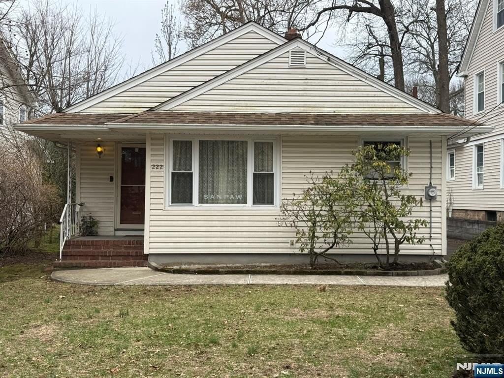 222 Hickory Ave - Photo 2 of 18