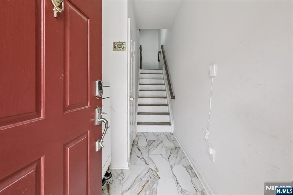 458 Buffalo Ct - Photo 3 of 50