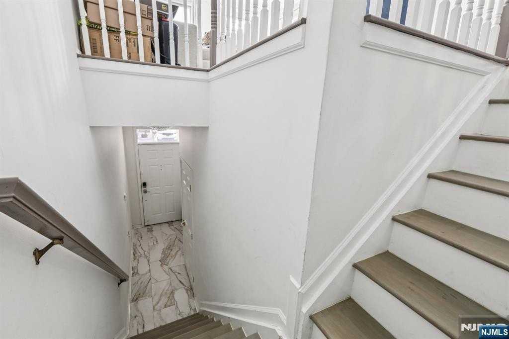 458 Buffalo Ct - Photo 4 of 50