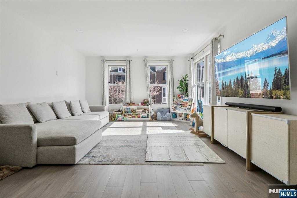 458 Buffalo Ct - Photo 5 of 50