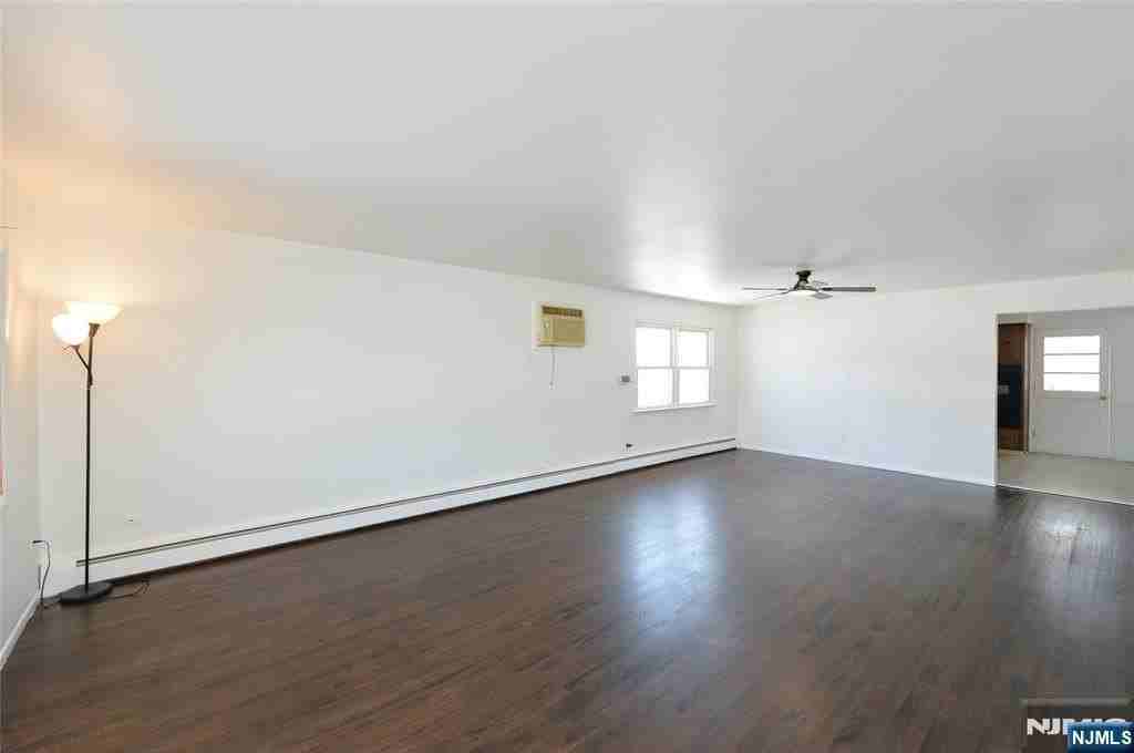 52 Elizabeth St - Photo 2 of 15