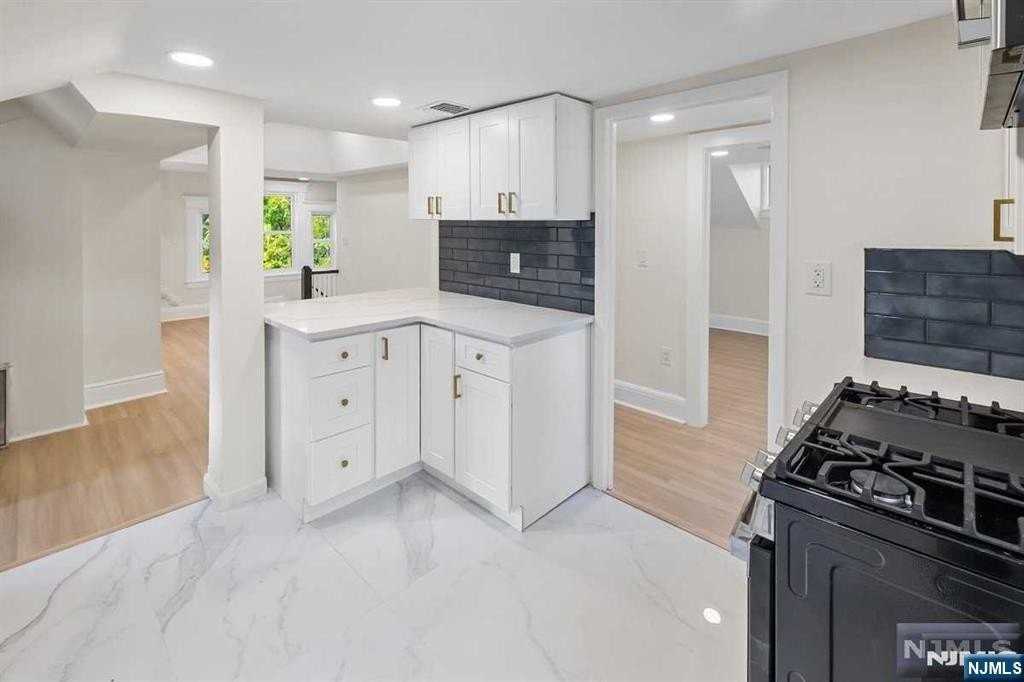 101 Southern Pkwy - Photo 4 of 11