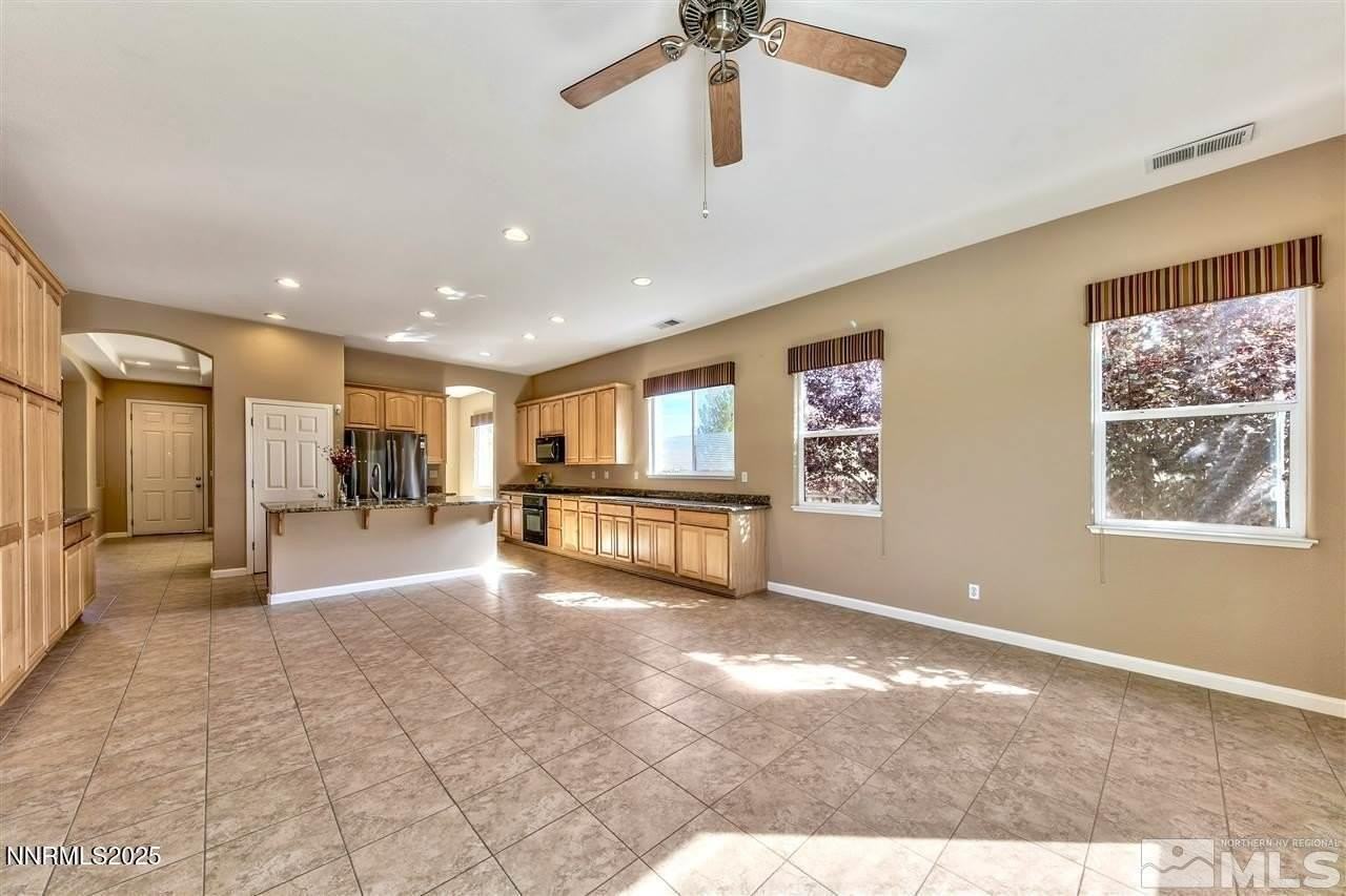 1830 Kodiak Cir - Photo 3 of 27