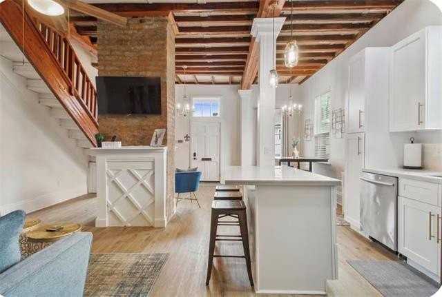 909 N Derbigny St - Photo 6 of 8