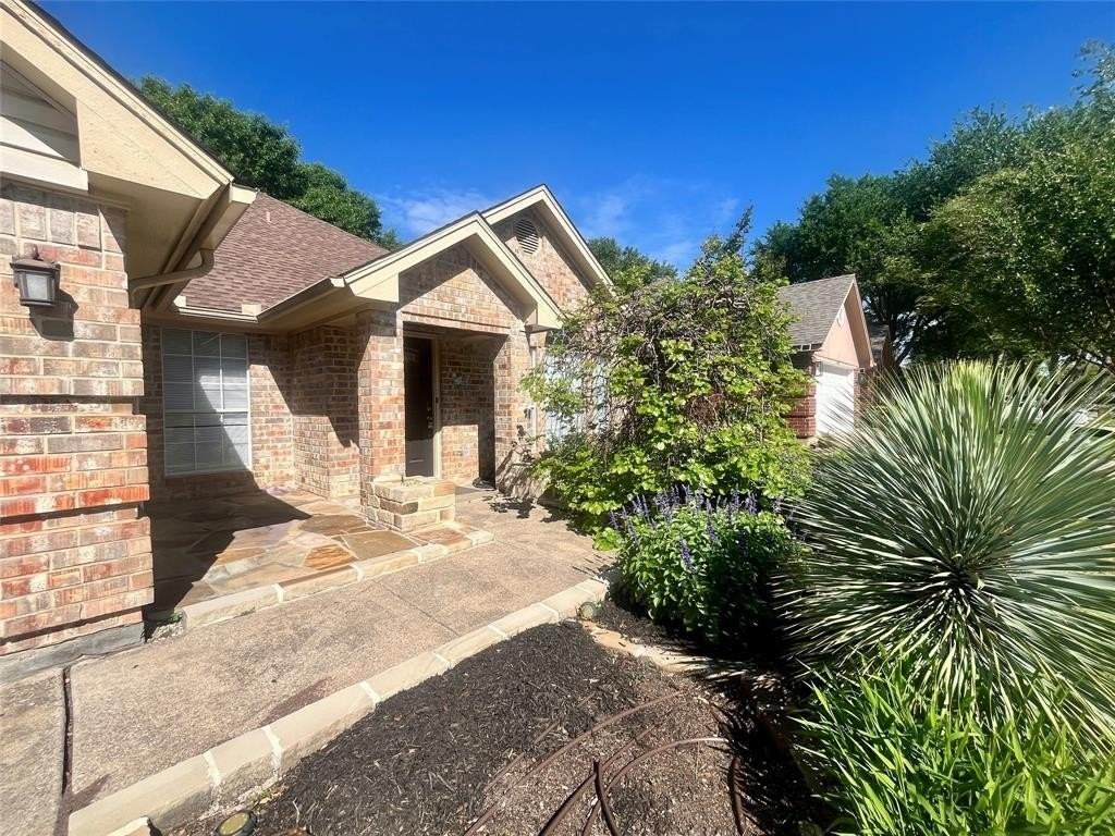 6813 Hadley Dr - Photo 2 of 26