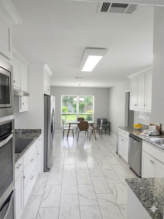 2202 Woodsong Trl - Photo 7 of 12